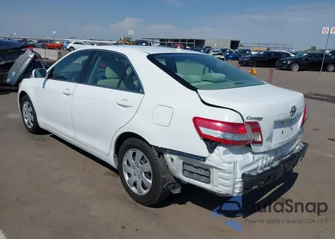 2010 Toyota Camry Le z USA, uszkodzony, nr VIN 4T1BF3EK1AU548887